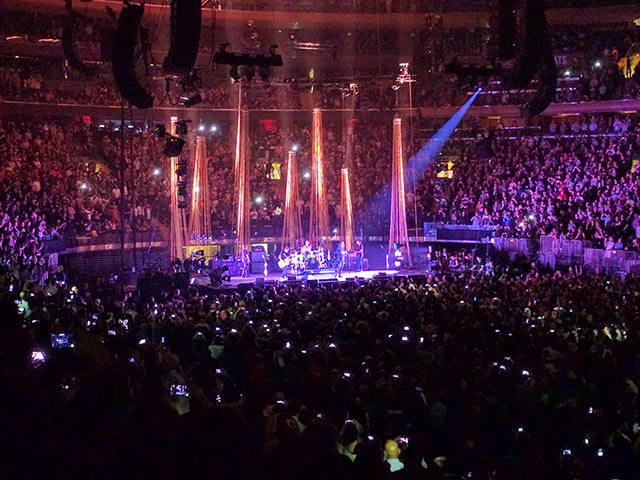 Pants and Fizz see Temple of the Dog at Madison Square Garden in New York City in 2016